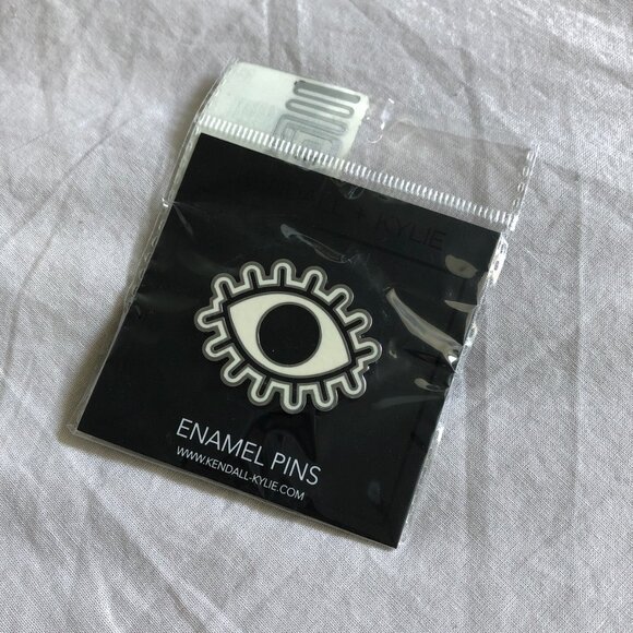Kendall + Kylie Enamel Eye Pins (2 Piece Set) - Picture 5 of 6